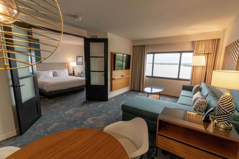 Hotel Doubletree By Hilton Rocky Point Waterfront