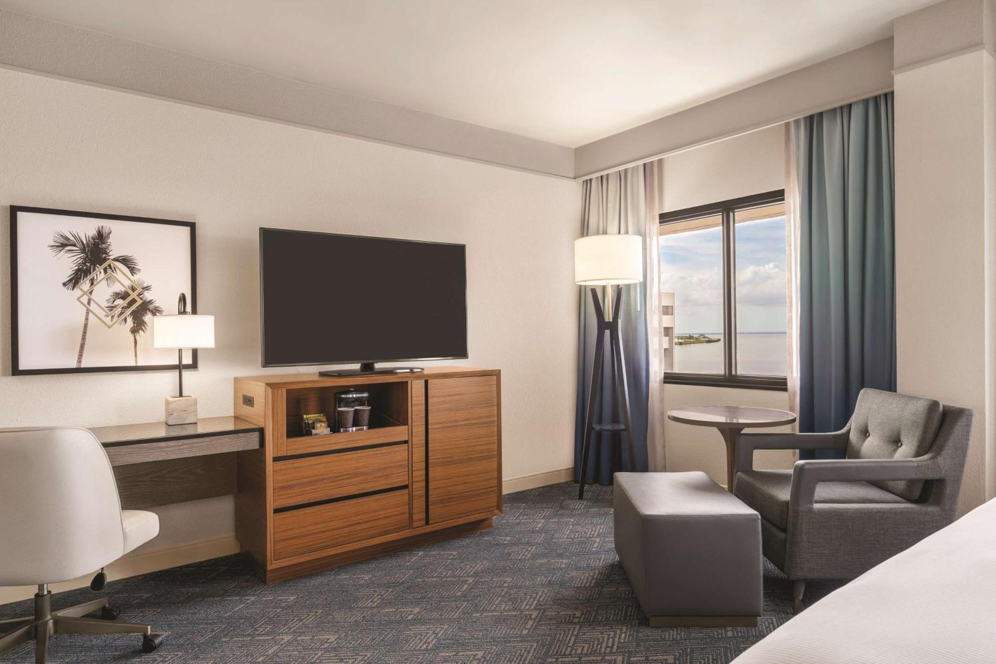 Doubletree By Hilton Rocky Point Waterfront Tampa