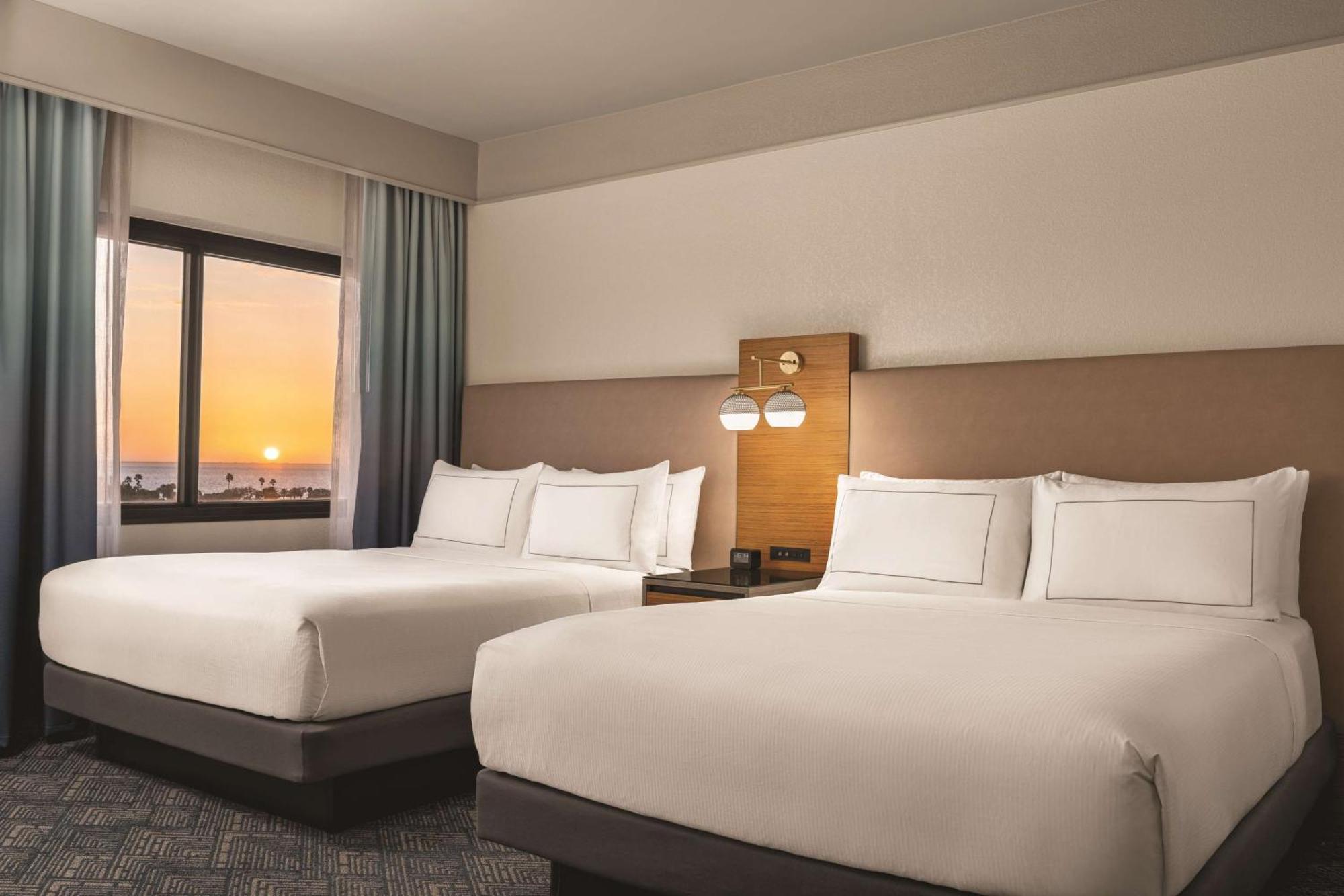 Doubletree By Hilton Rocky Point Waterfront