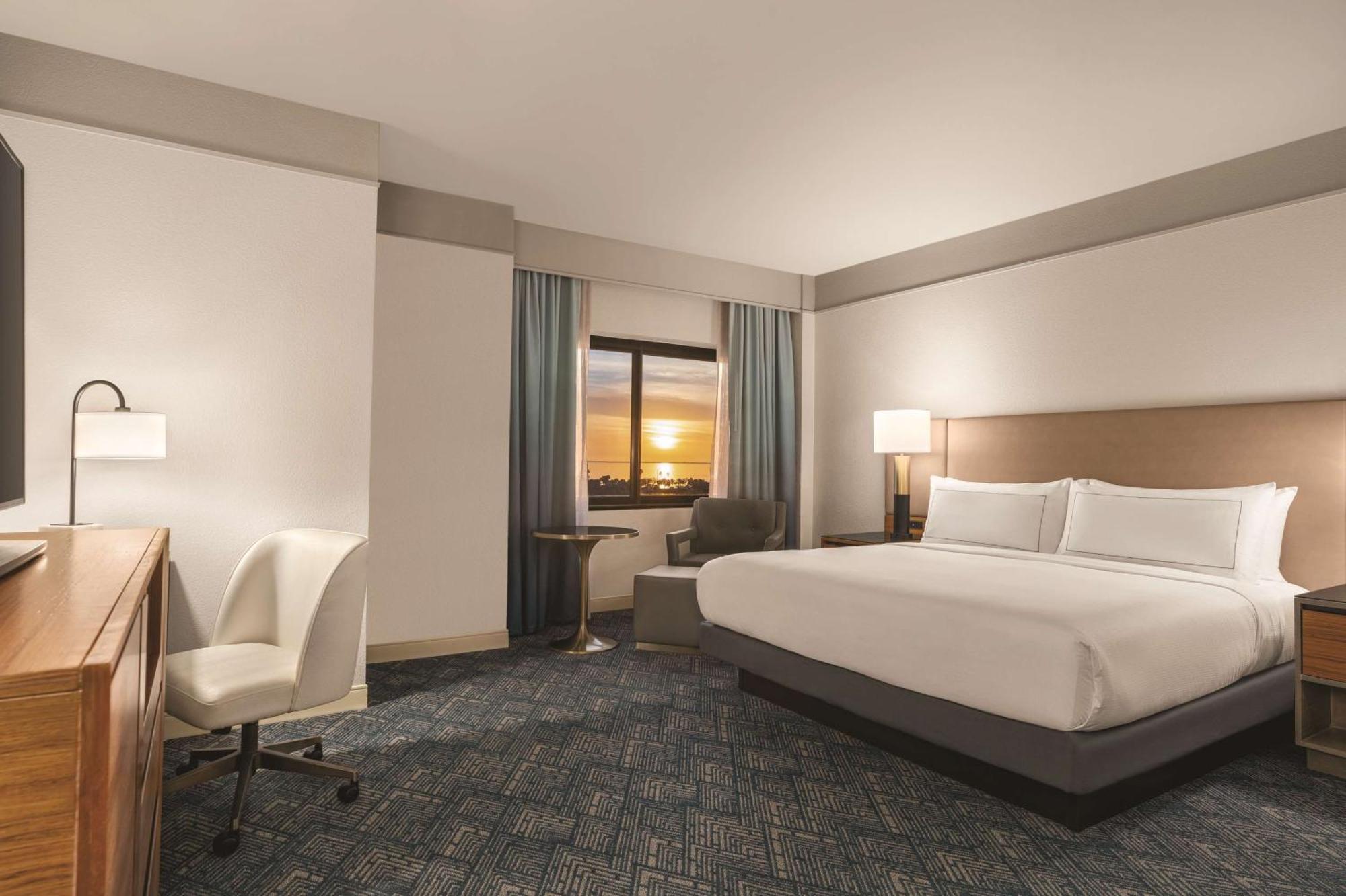 Doubletree By Hilton Rocky Point Waterfront