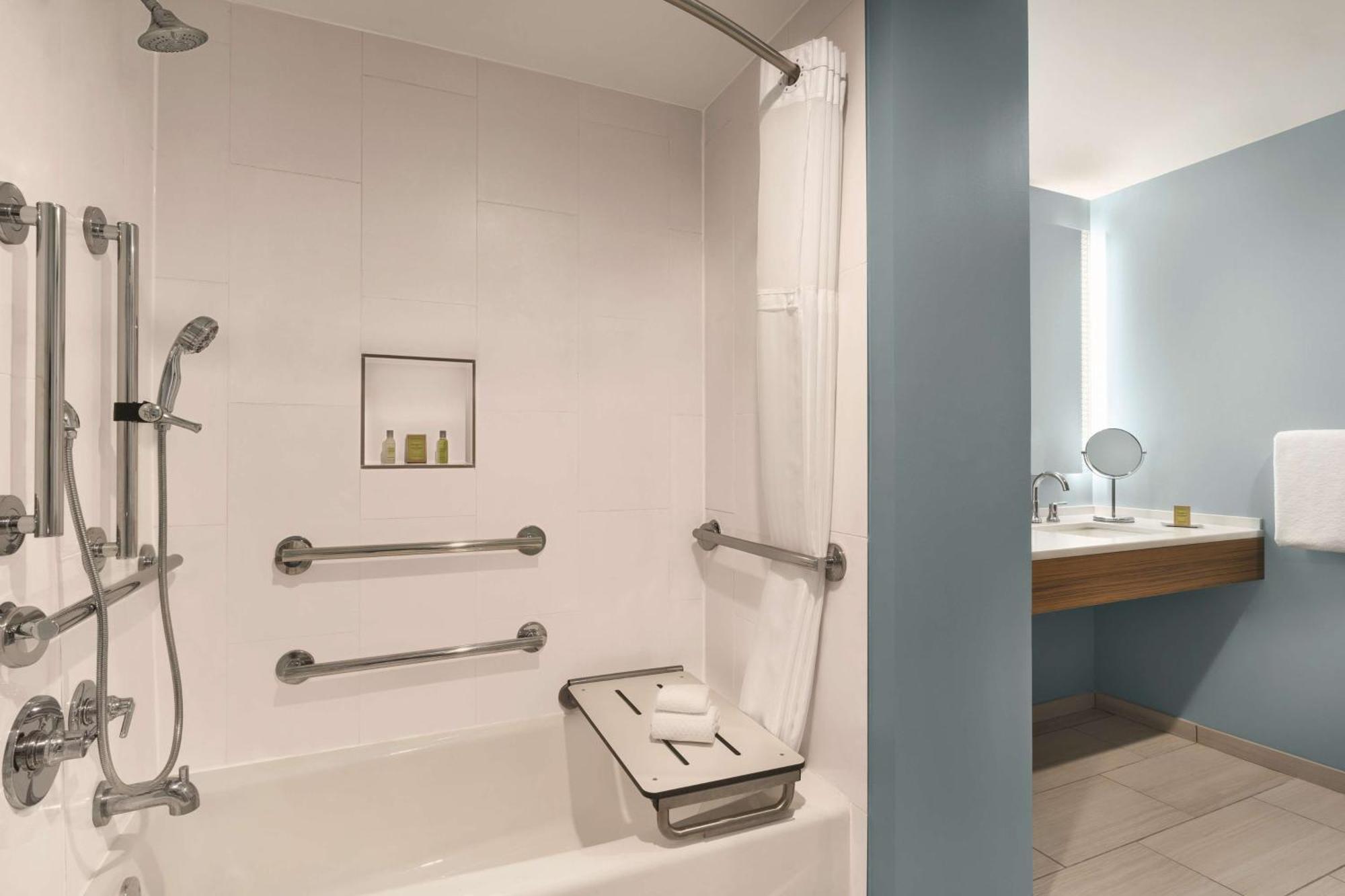 Hotel Doubletree By Hilton Rocky Point Waterfront Tampa