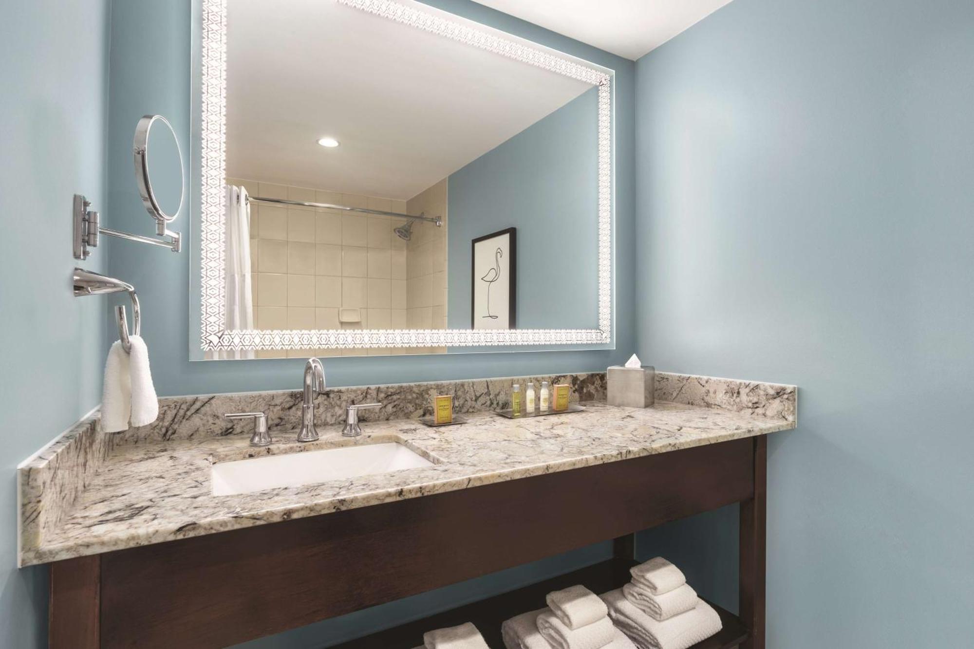 Doubletree By Hilton Rocky Point Waterfront Tampa