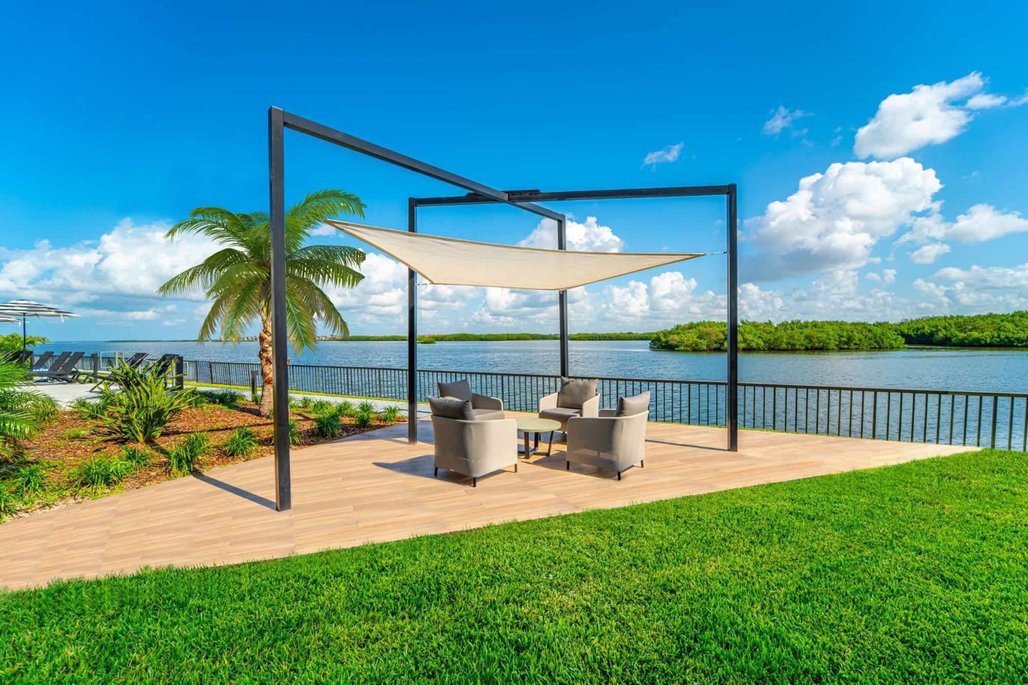Doubletree By Hilton Rocky Point Waterfront 3* Tampa