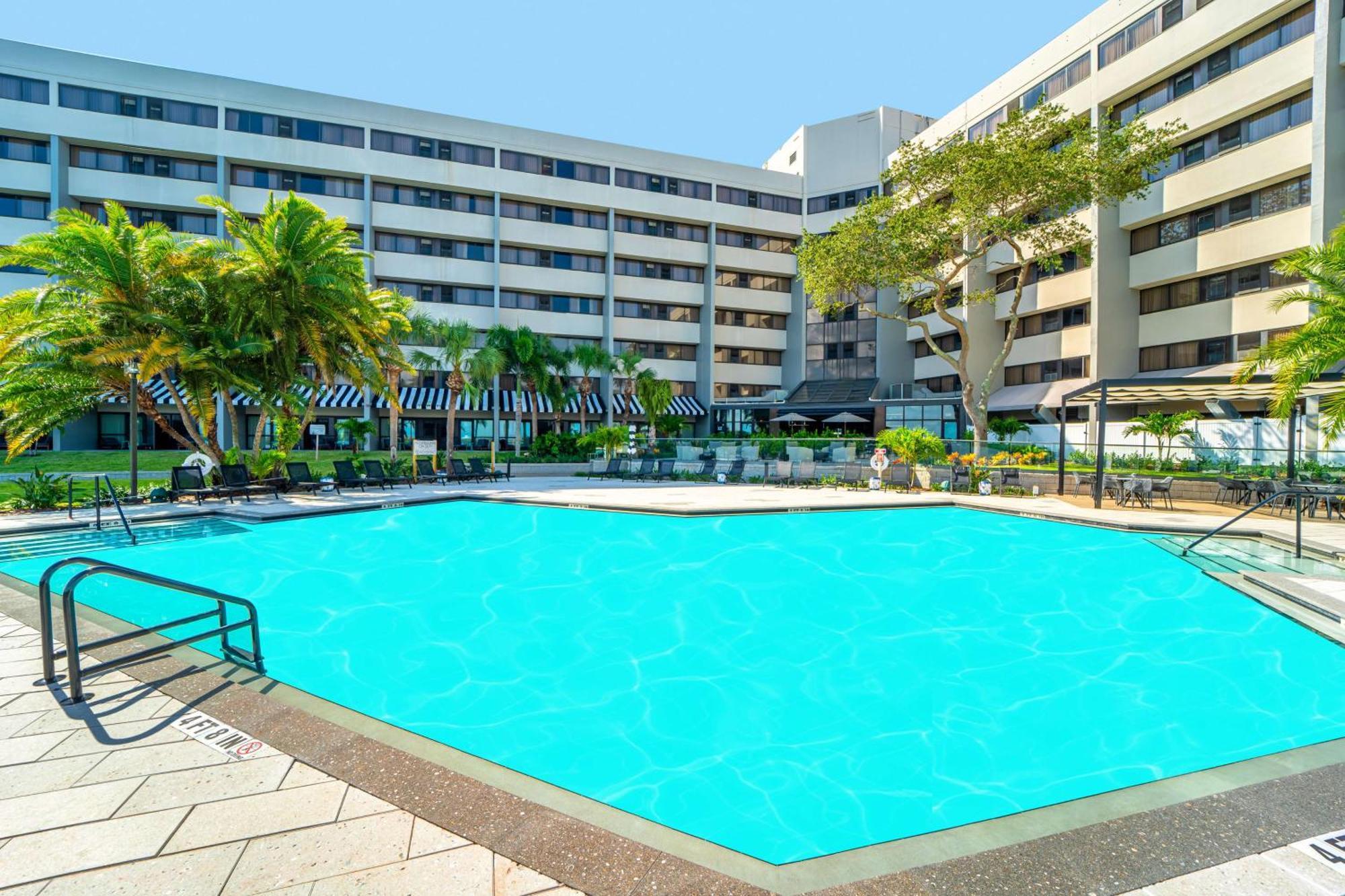 Hotel Doubletree By Hilton Rocky Point Waterfront 3*