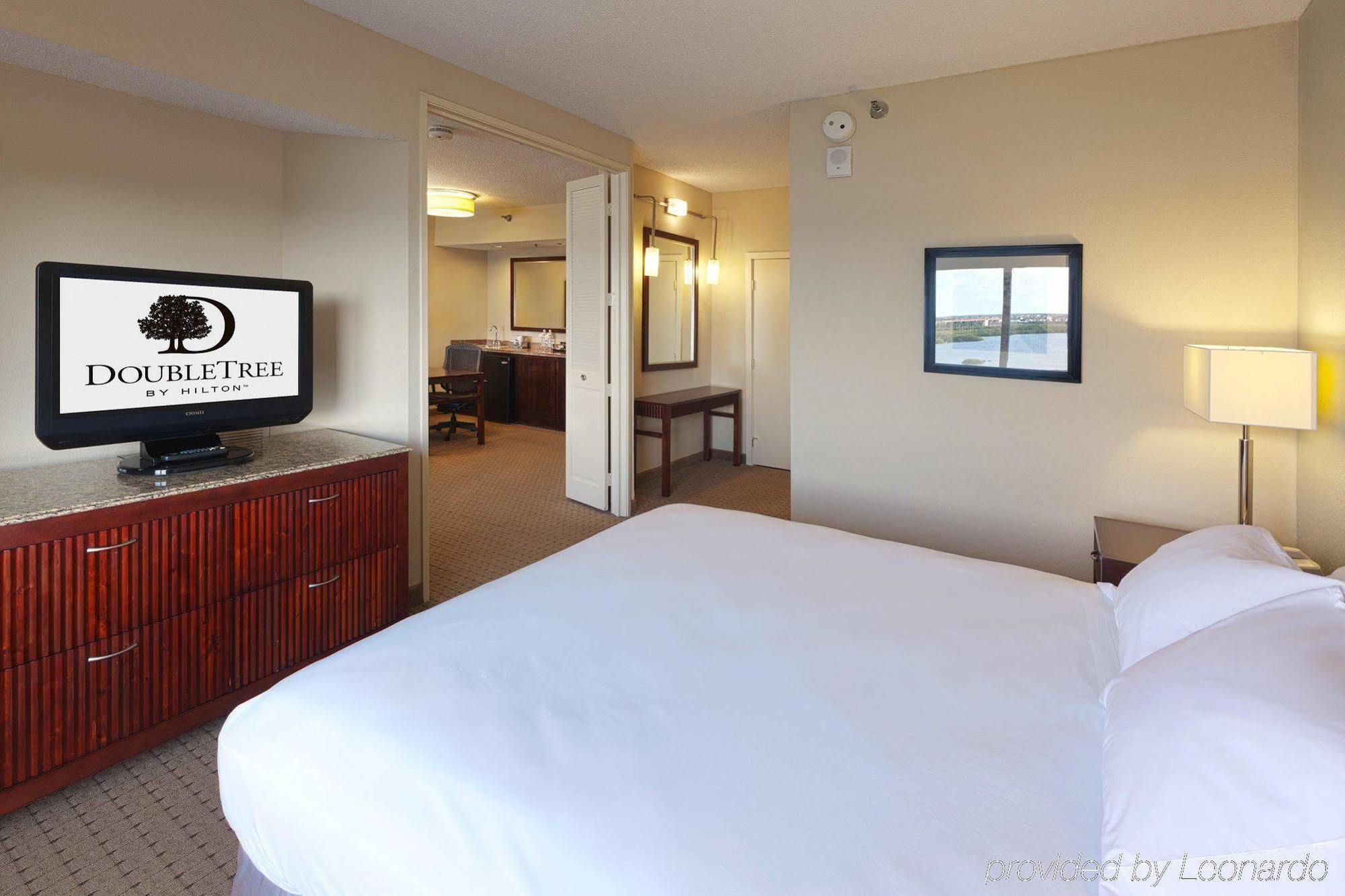 Doubletree By Hilton Rocky Point Waterfront Tampa