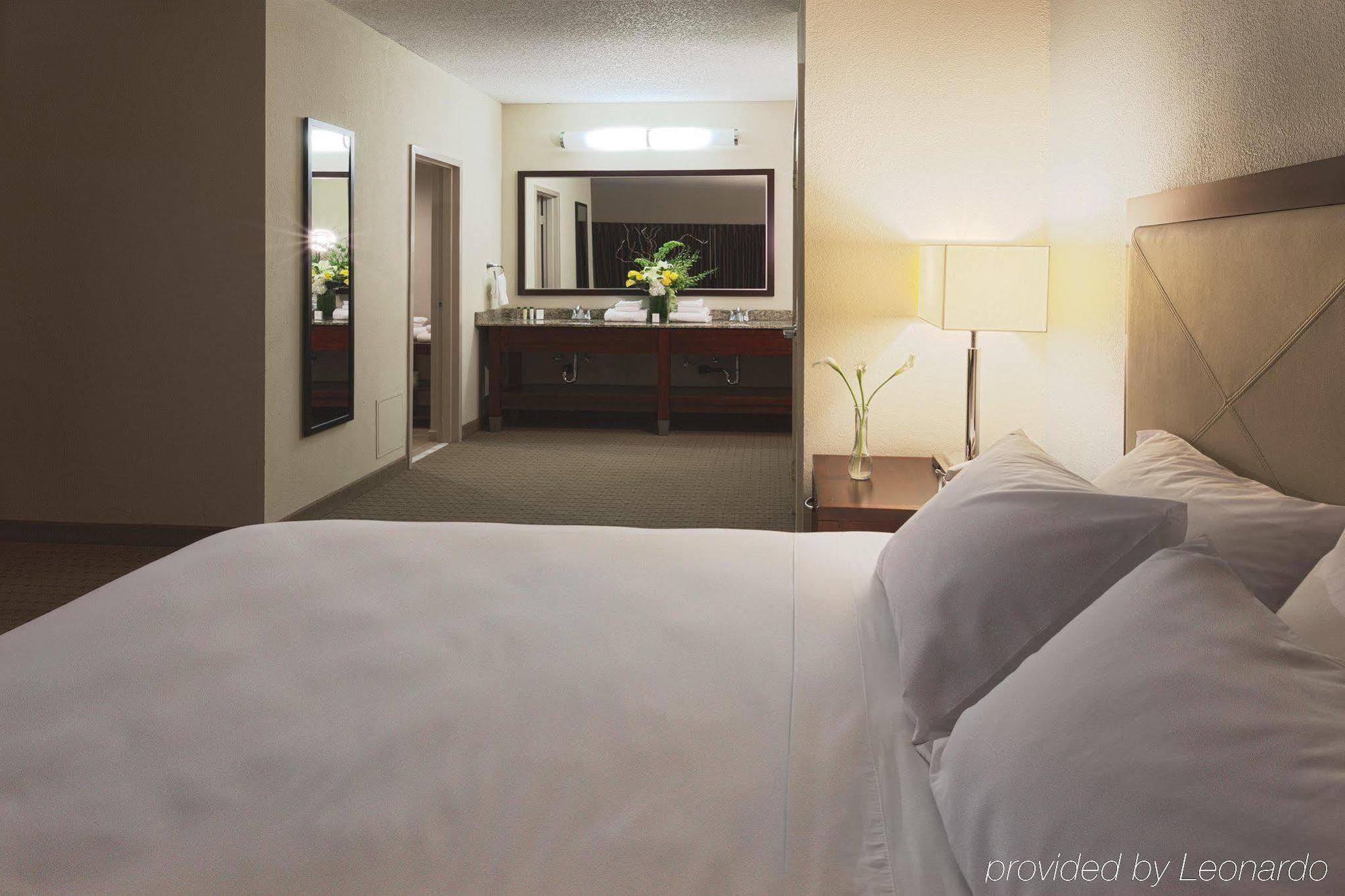 Doubletree By Hilton Rocky Point Waterfront 3* Tampa