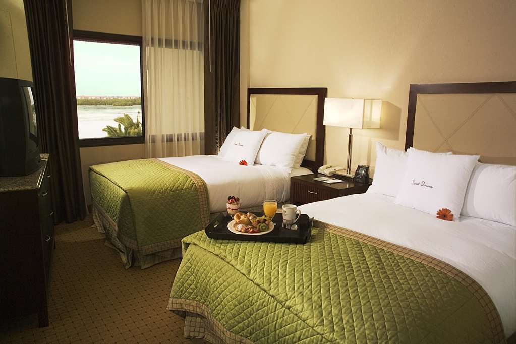 Doubletree By Hilton Rocky Point Waterfront 3*