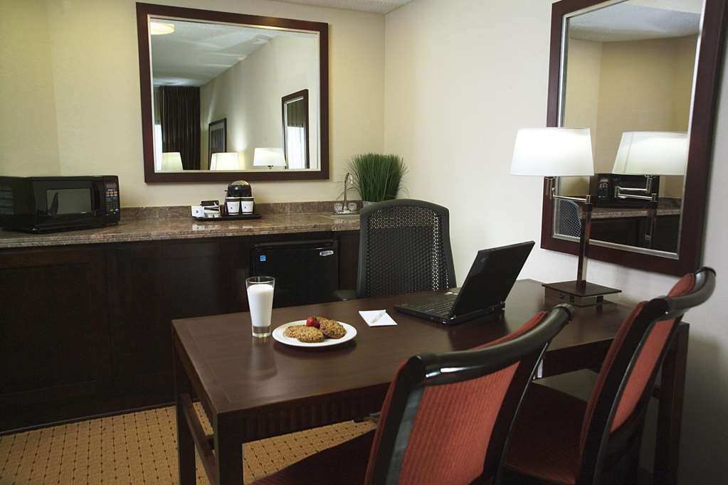 Doubletree By Hilton Rocky Point Waterfront
